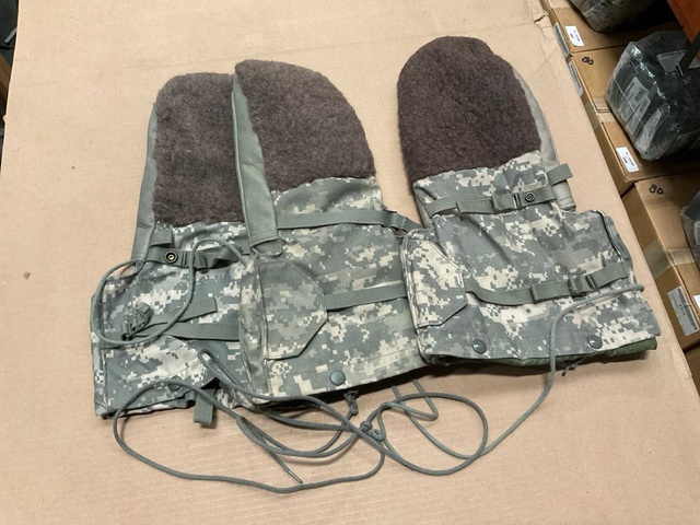 Extreme cold weather mitten set