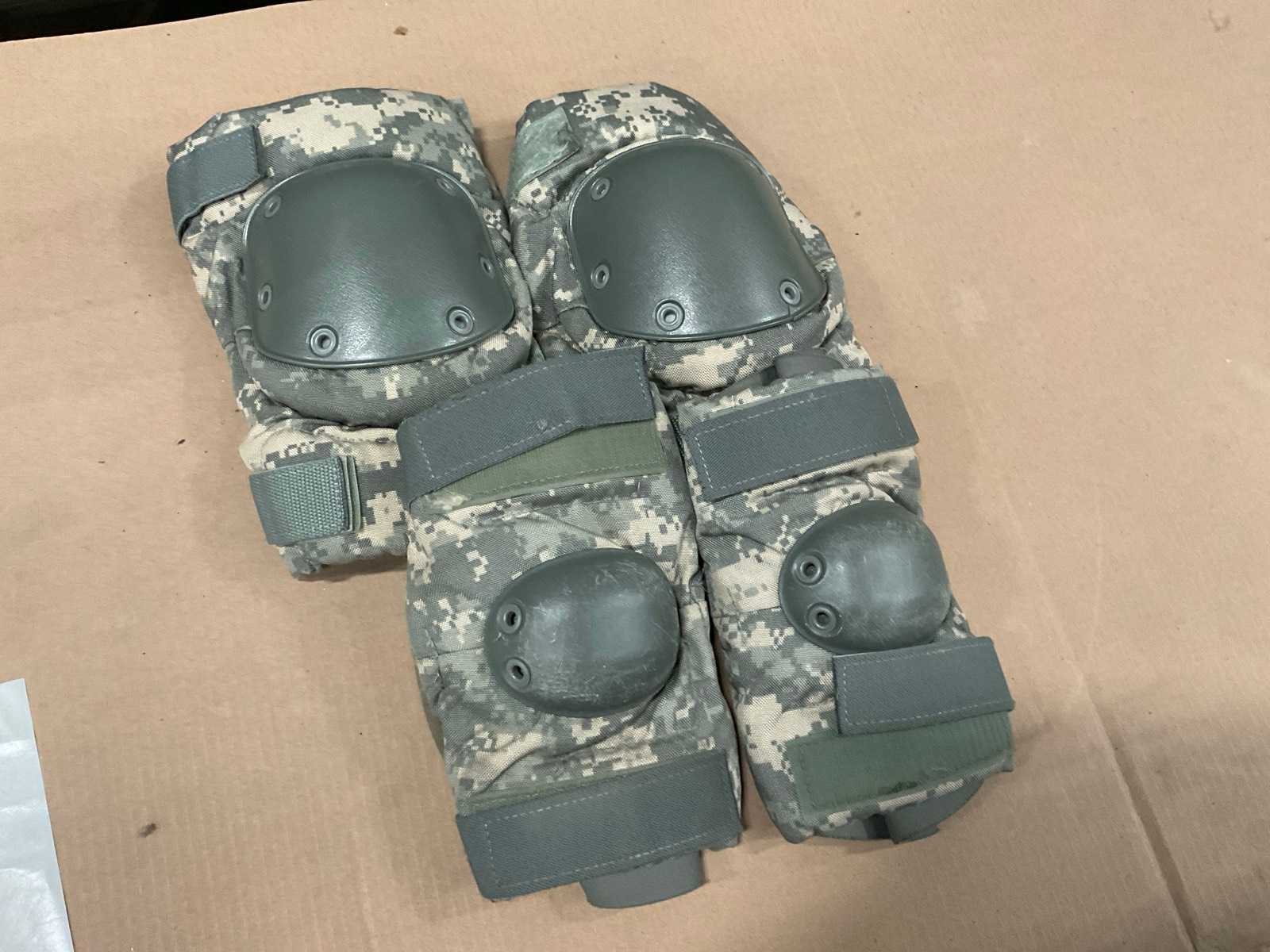 Knee and elbow pad set