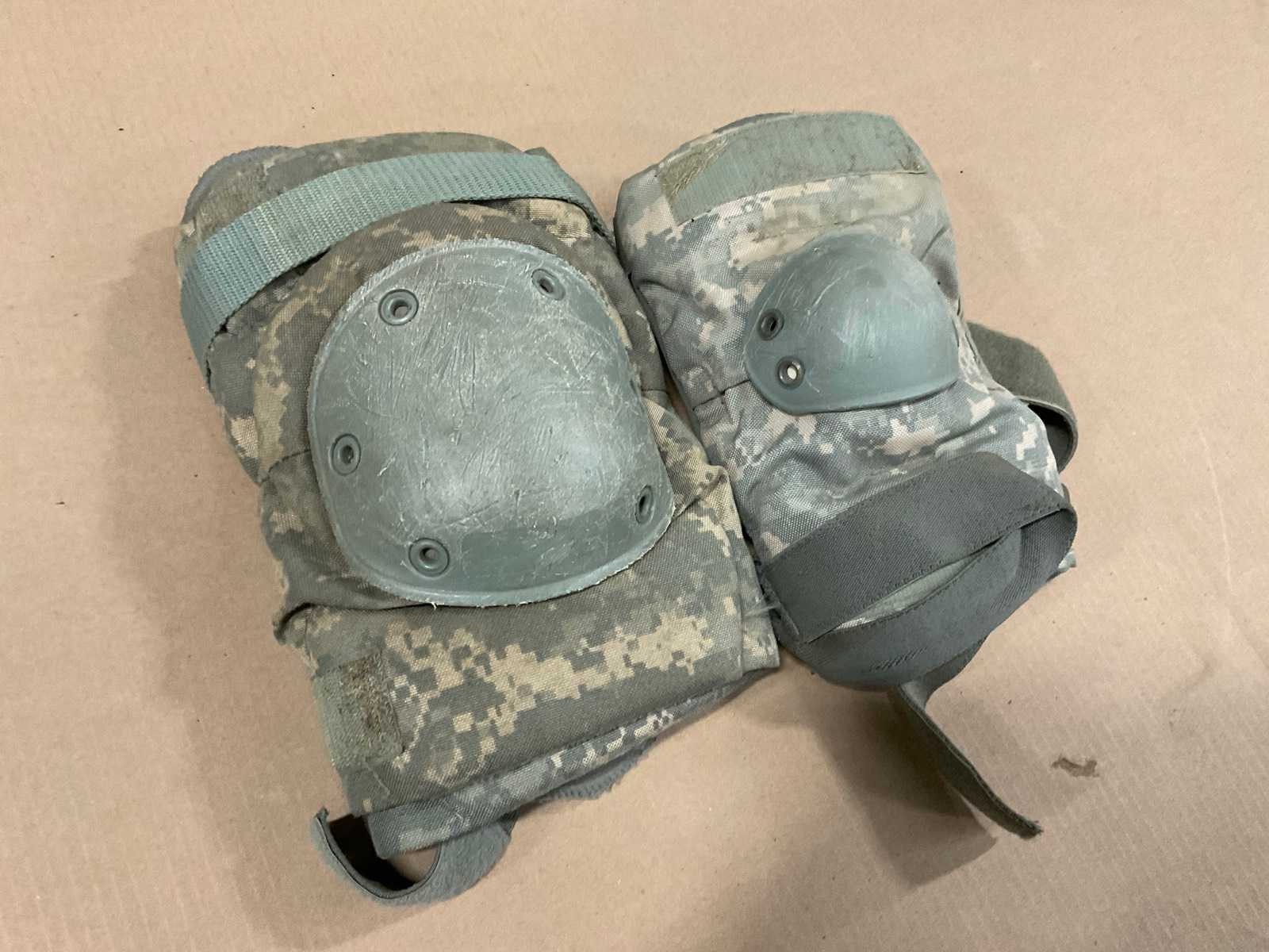 Knee and elbow pad set