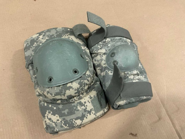 Knee and elbow pad set