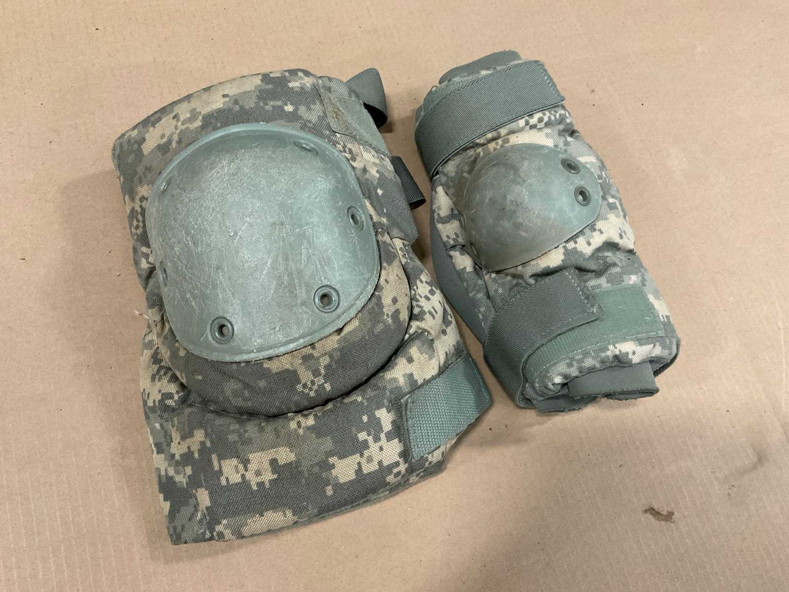 Knee and elbow pad set