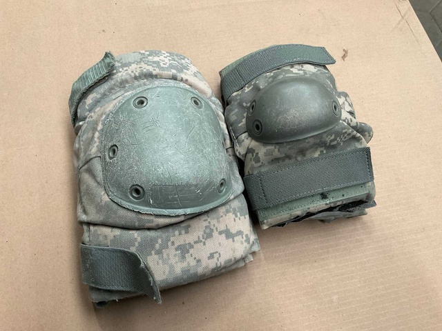 Knee and elbow pad set