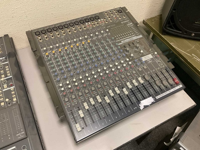 Yamaha EMX5016cf Powered Mixer