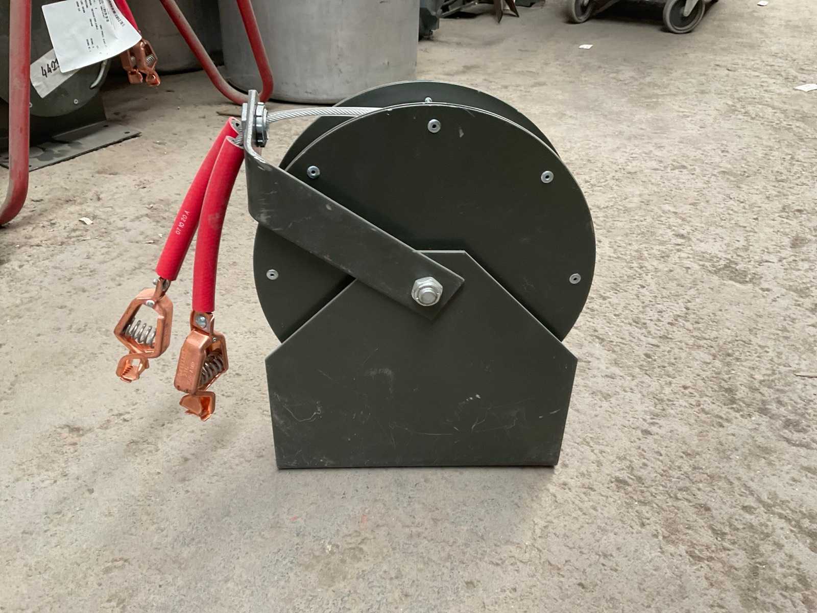 Cable retractor
