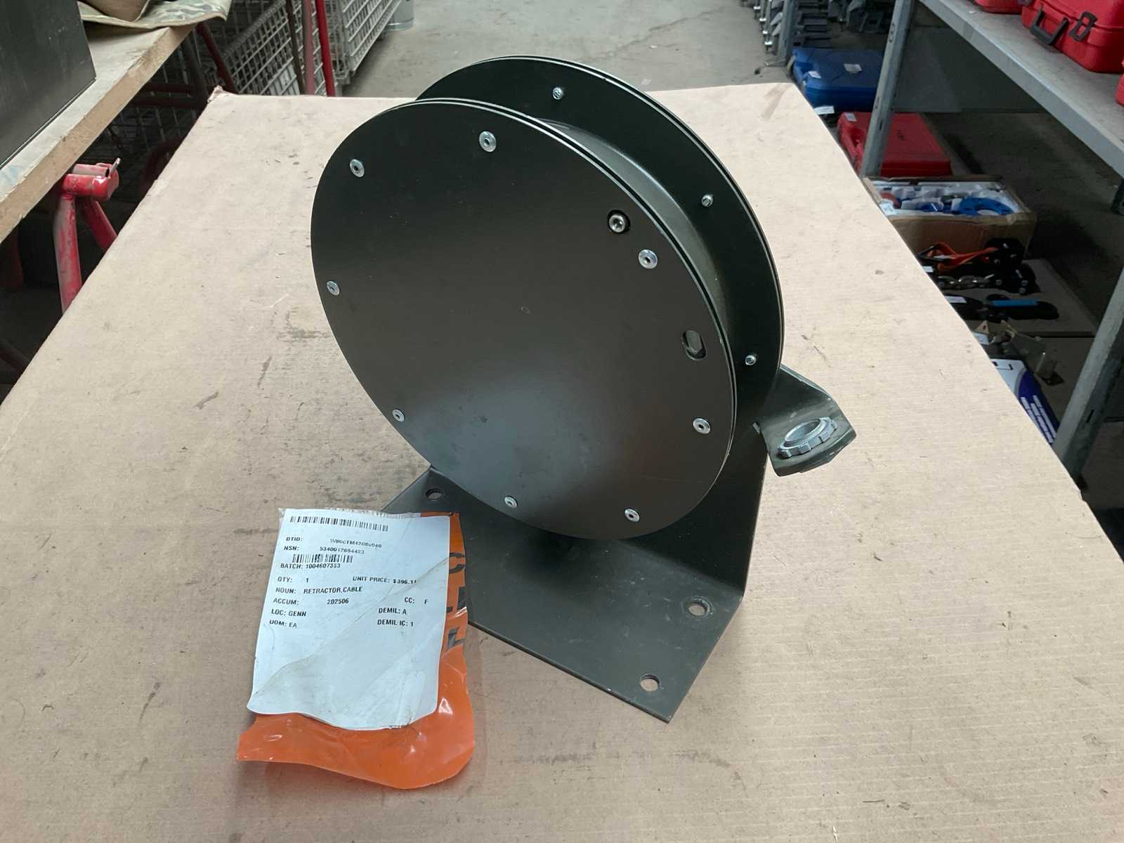 Cable retractor