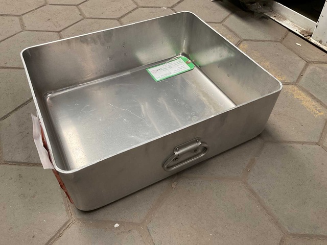 Baking and roasting pan