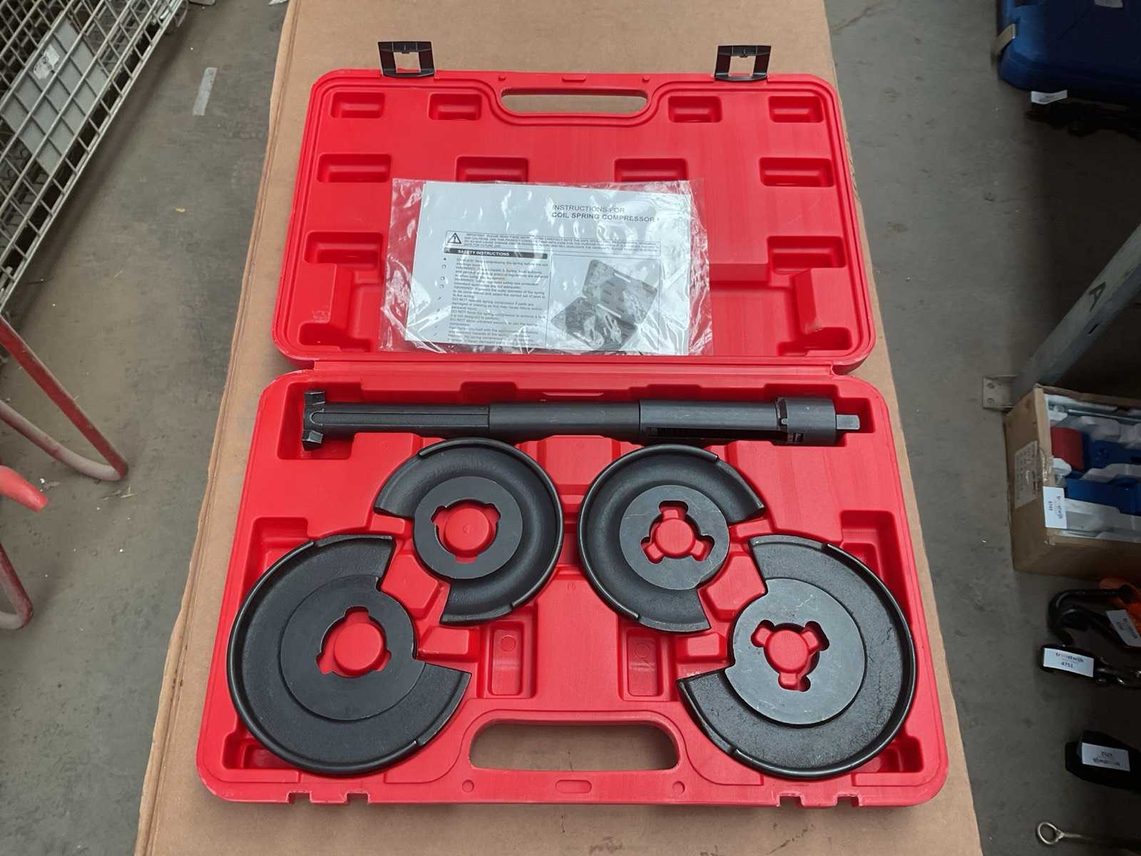 Coil spring compressor