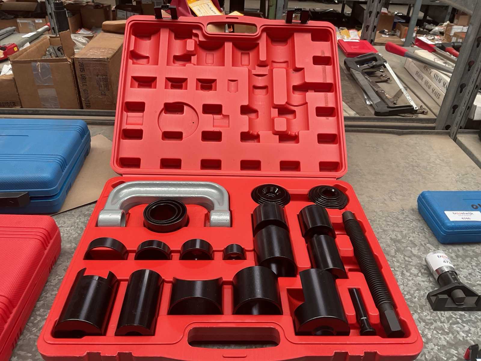 Universal ball joint separator