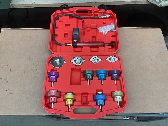 Universal radiator pressure tester kit