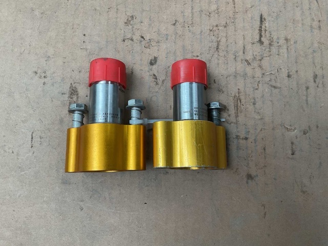 Coupling assembly (2x)