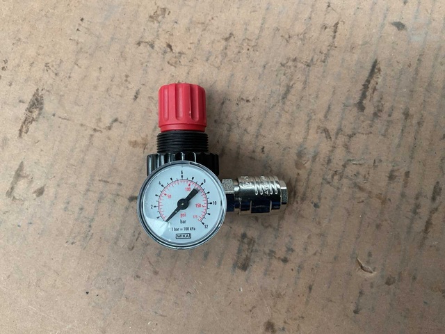 Pneumatische drukregelaar met manometer