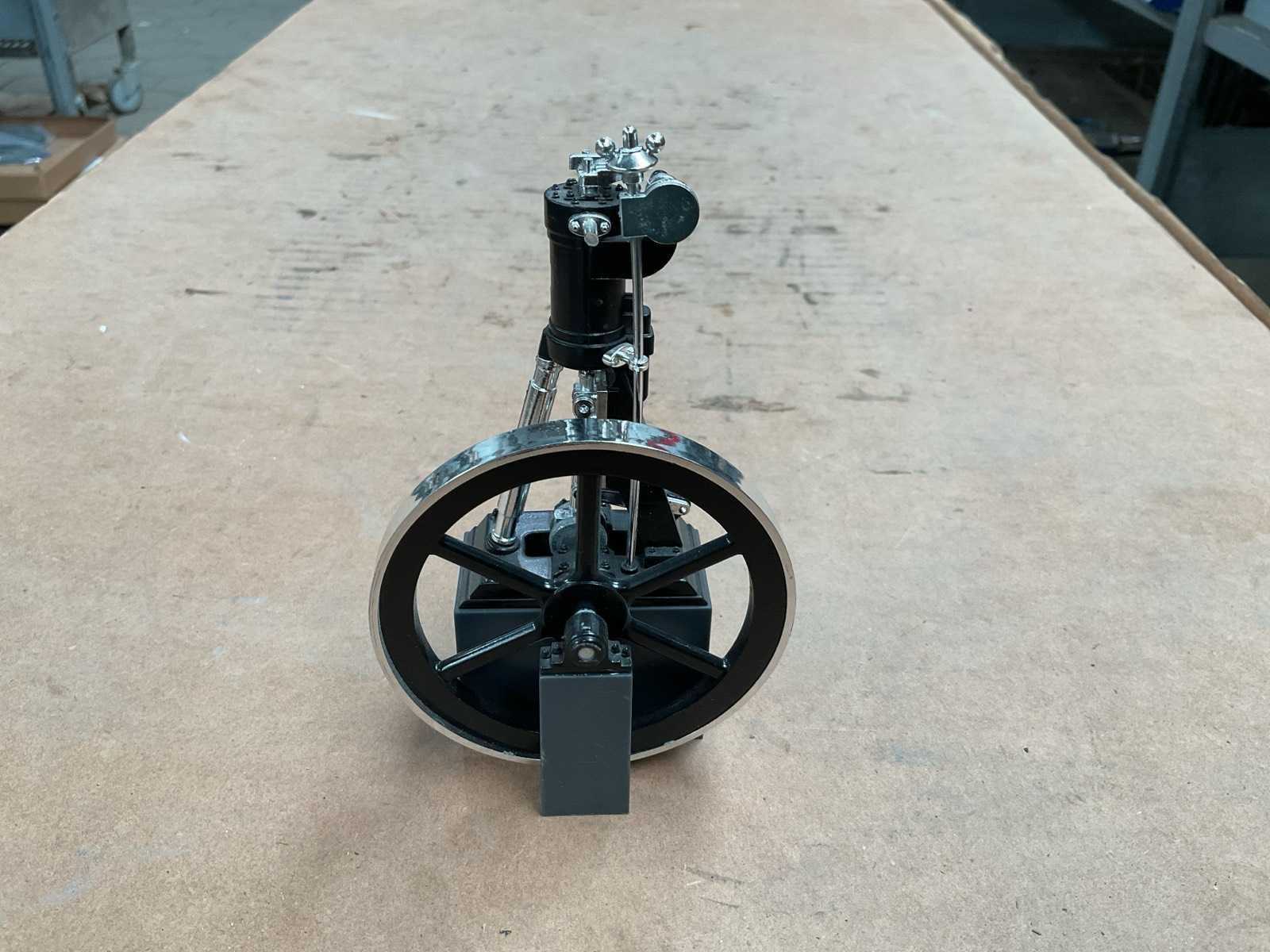 Miniatuur allereerste dieselmotor