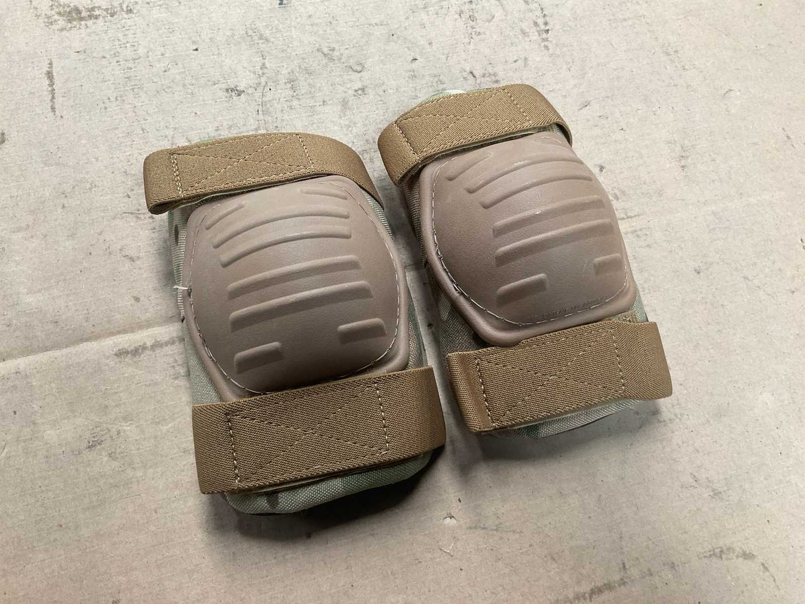 Elbow pad set