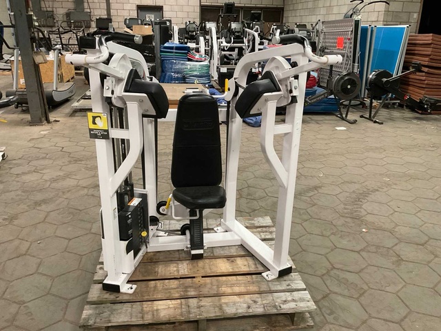Nautilus Nitro Bicep curl