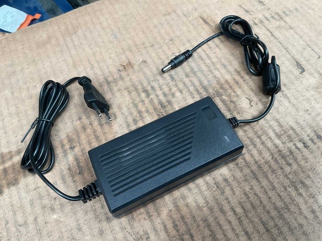 SoldaTech FCBC1WH5F Accu Snellader