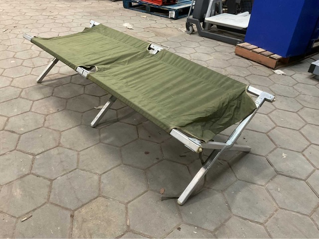 Folding bed
