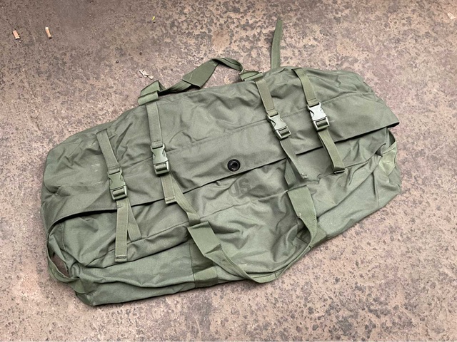 Duffel bag with zipper (10x)