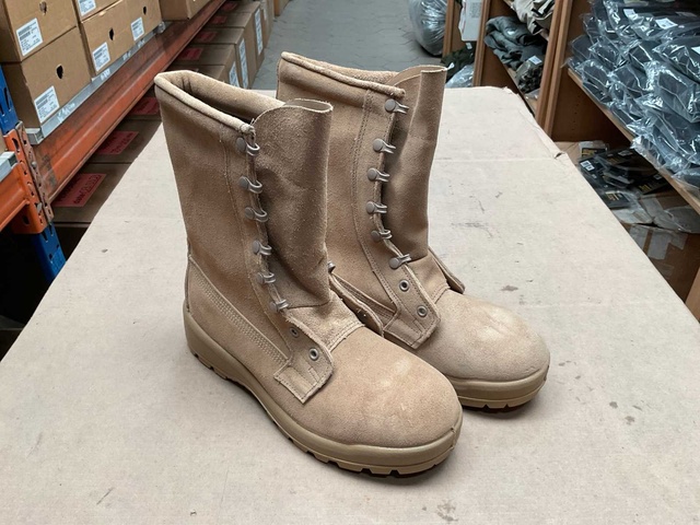BelleVille Size; 9.0W Safety army boot