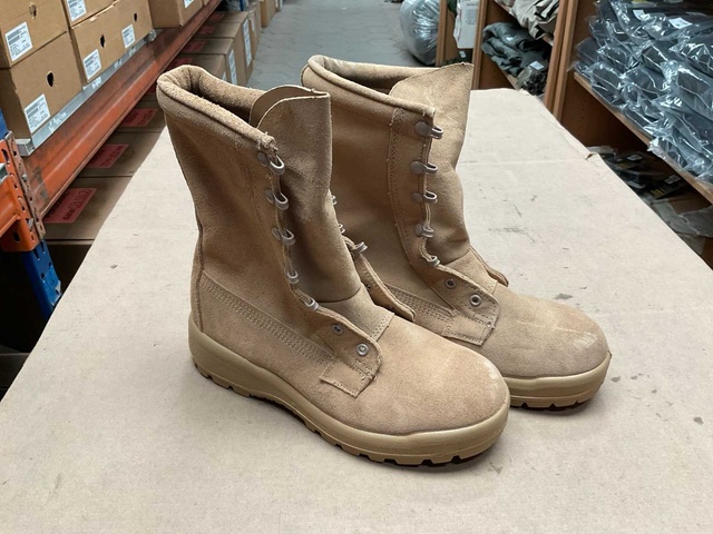 BelleVille Size; 7.5R Safety army boot