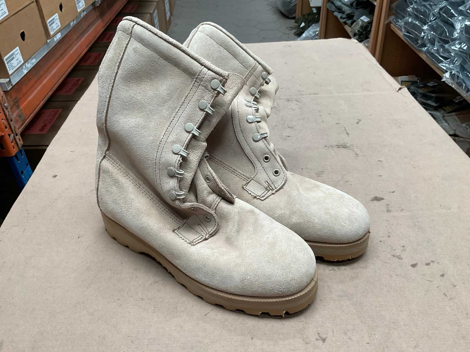 Size; 9.5R Safety army boot