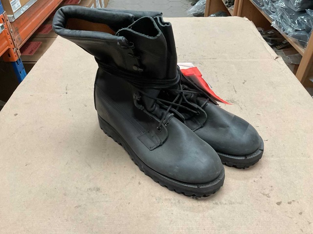 Size; 8.0R Safety boot