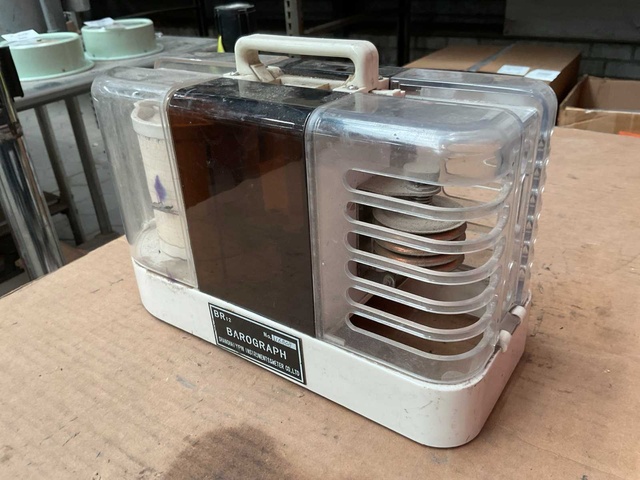 Shanghai Yipin BR12 Barograph
