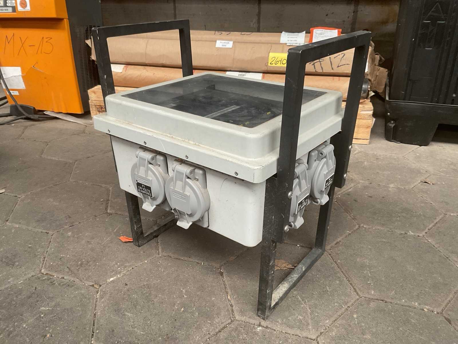 Power distribution box