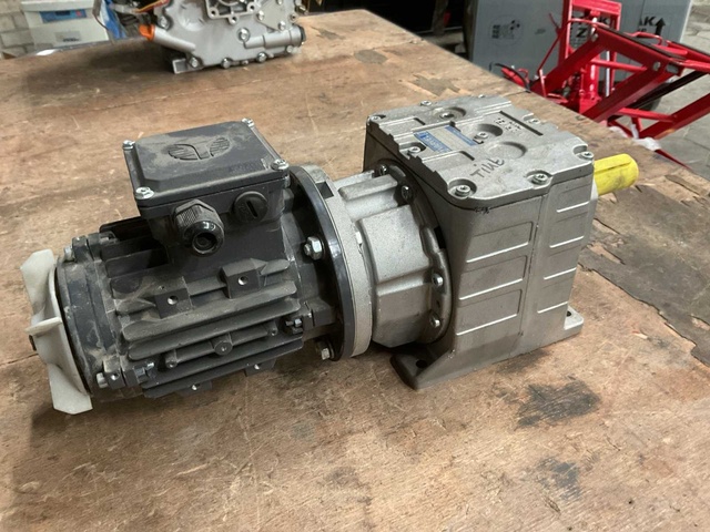 Varvel / Overveldtechniek FRD23/H1 / 4P.ST063A Elektromotor incl. Tandwielkast