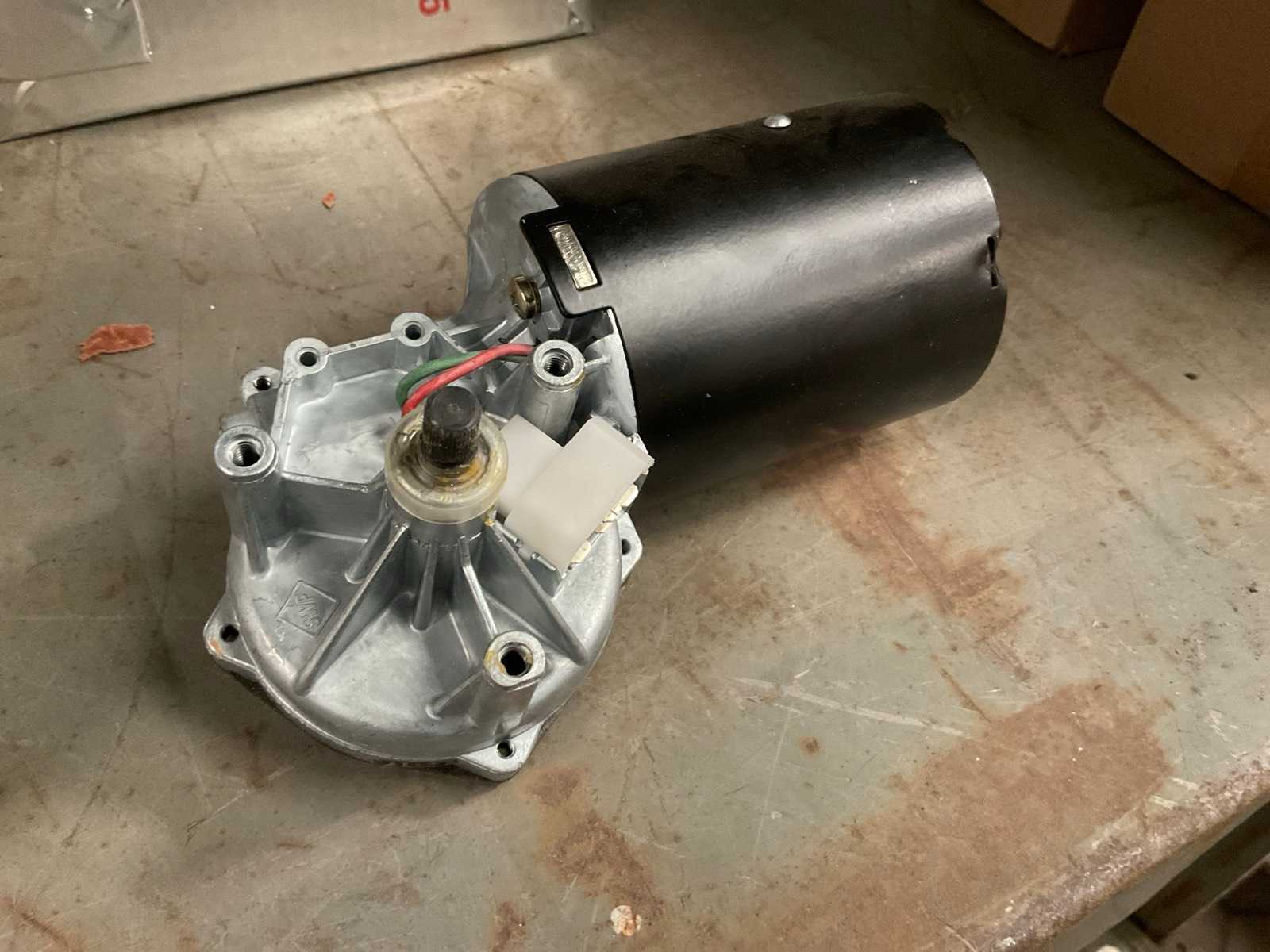 Ruitenwisser motor (2x)