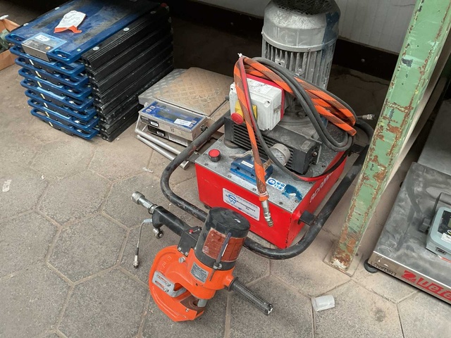 Adamas / APS Pompunit & Hydraulic Puncher