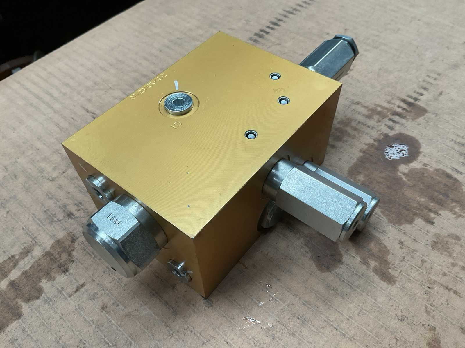 Vickers MCD-2140 Manifold Hydraulic system (2x)