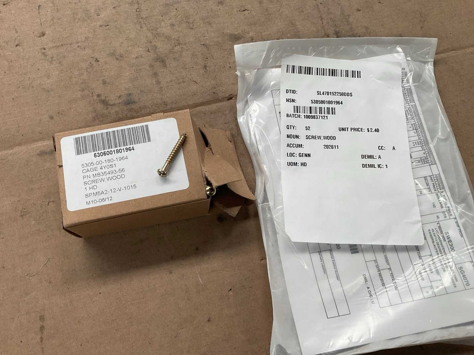Wood screw box (52x)