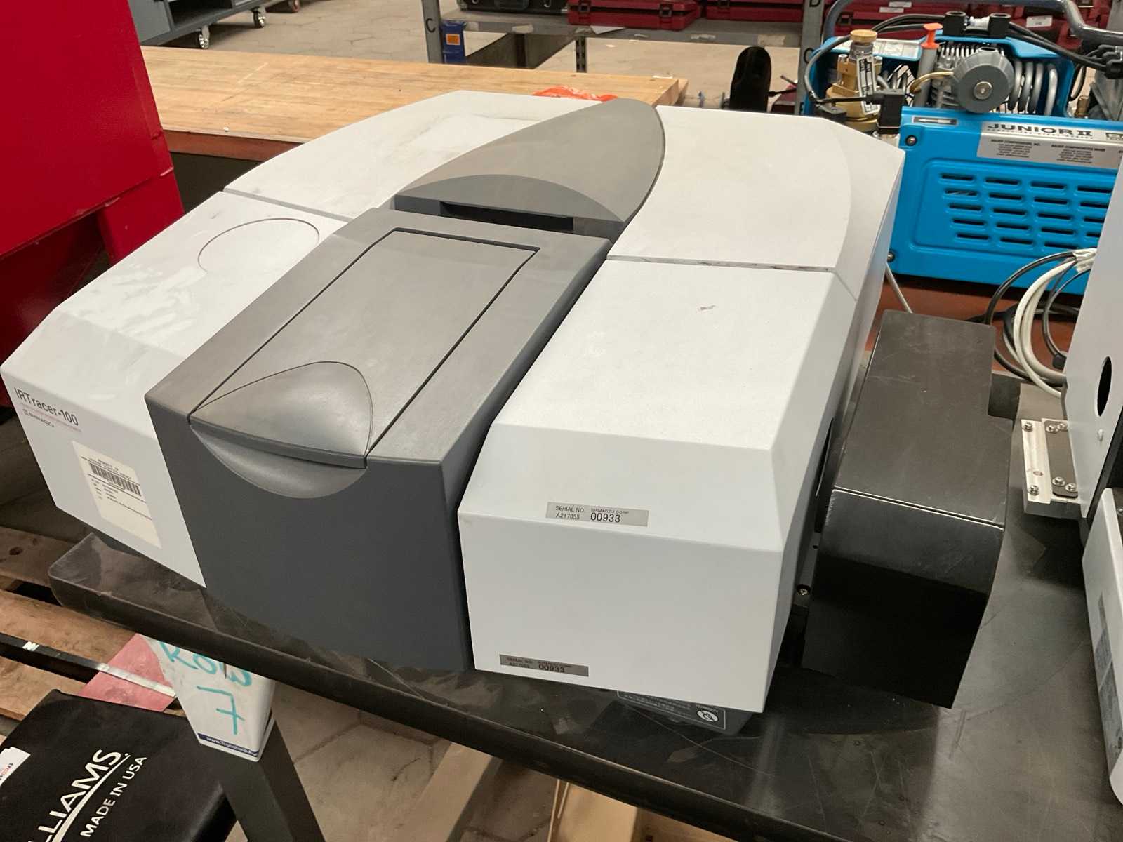 Shimadzu IRTracer-100 Spectrophotometer