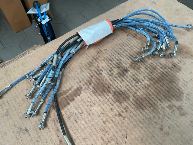 Nonmetallic Hose Assembly (12x)