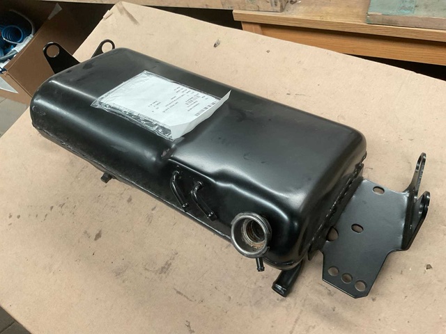 Radiatoroverflow radiator tank