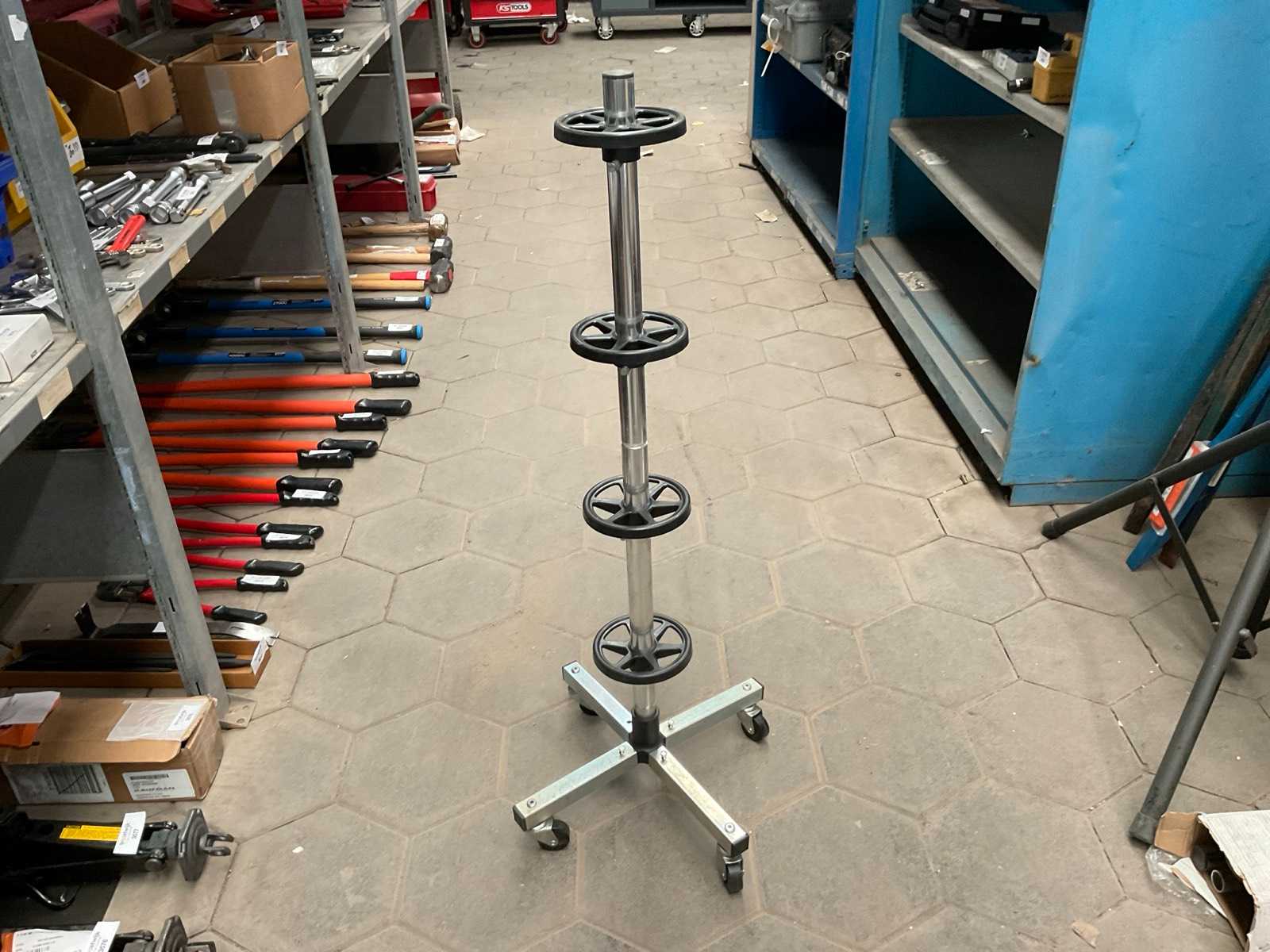 Tire stand