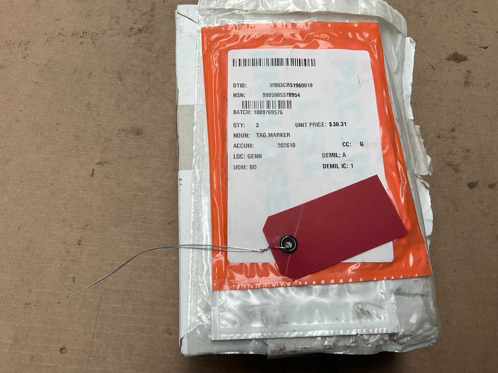 Red marker tag (150x)