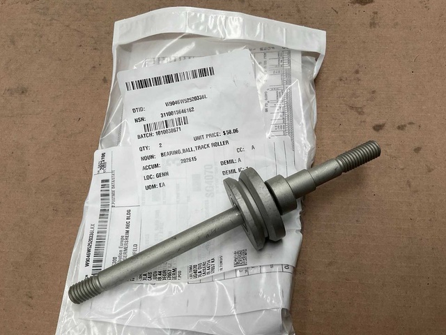 Track roller bearing ball (6x)