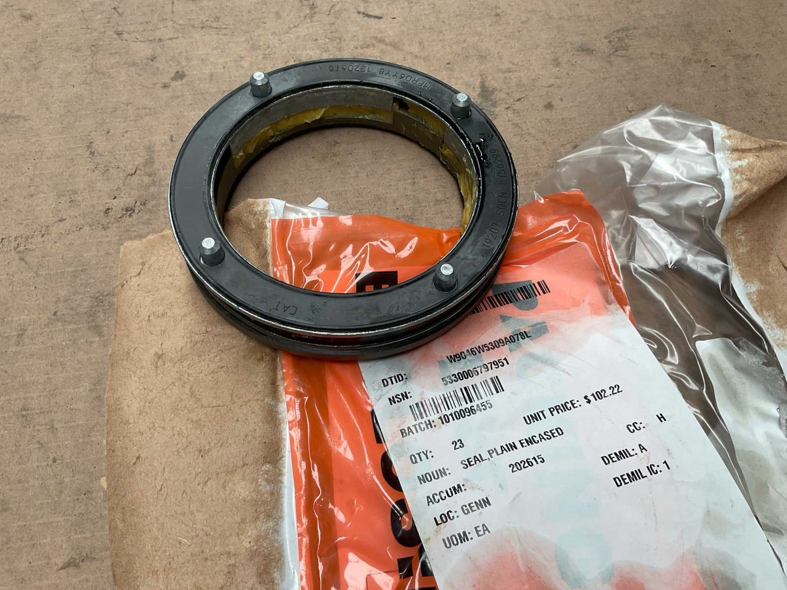 Plain encased seal (23x)