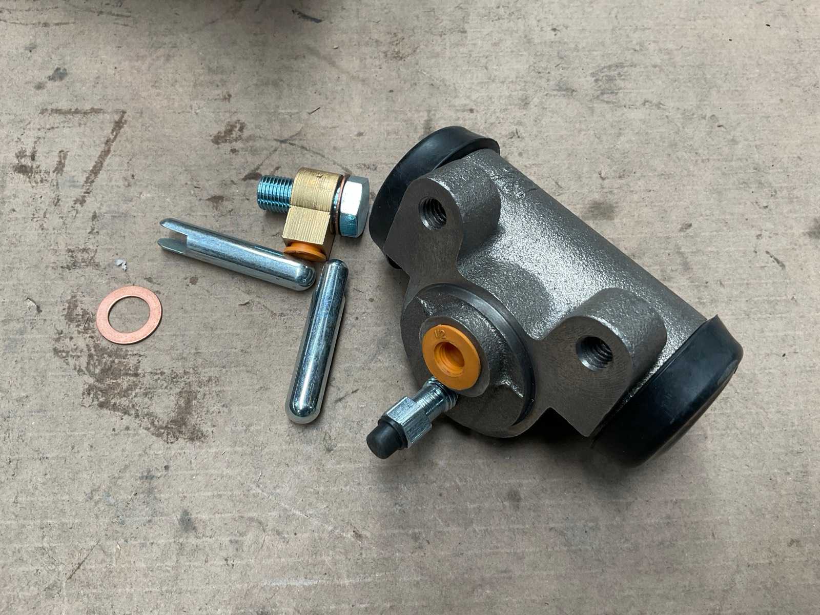 Hydraulic cylinder assembly (3x)