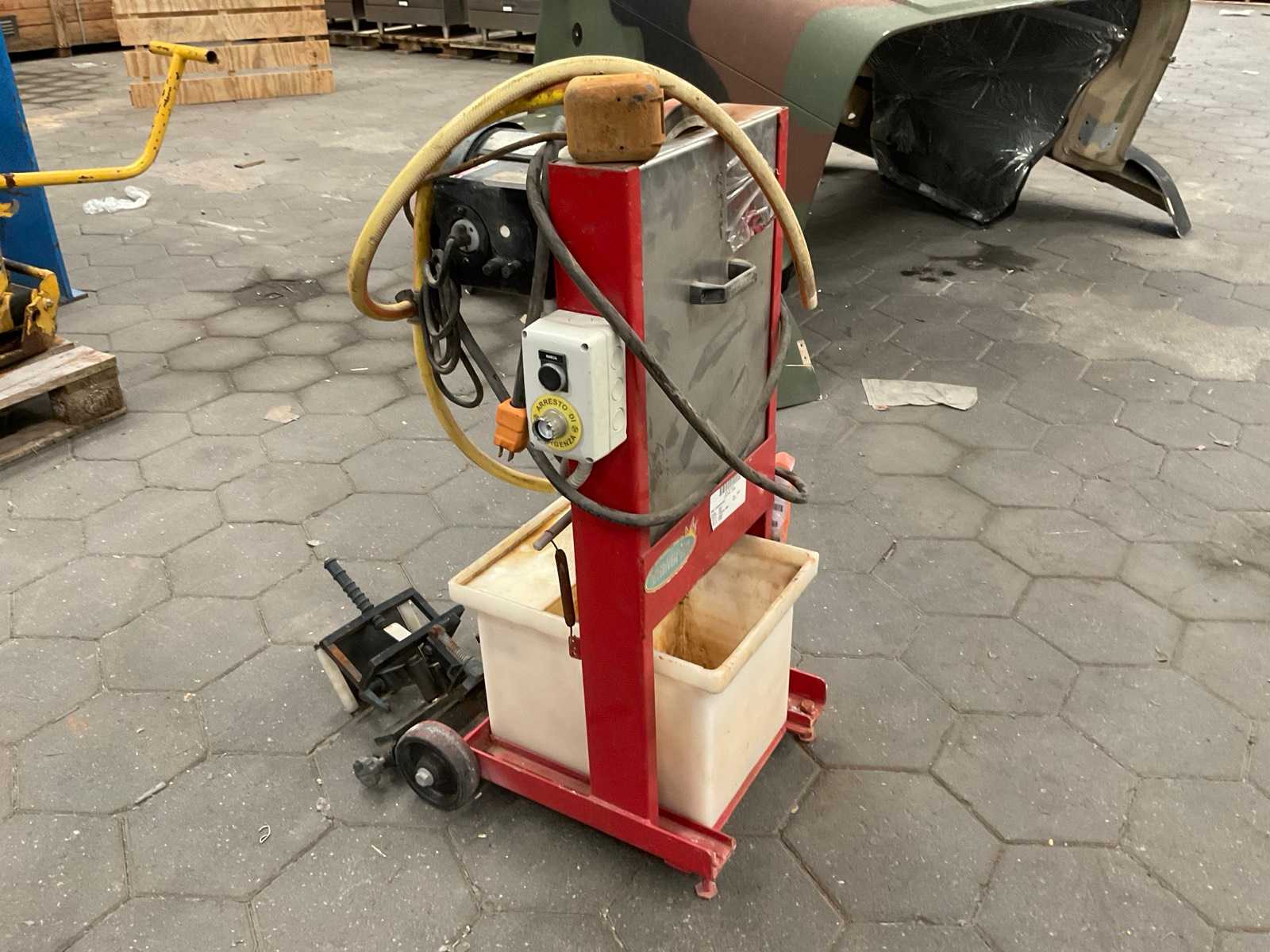 Grindrite ST600 Belt sander wet