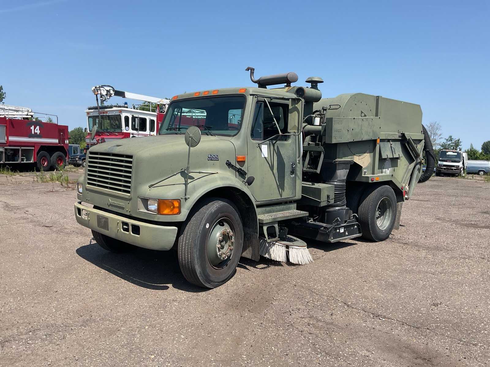2000 Navistar 4700 4x2 Zelfrijdende veegmachine