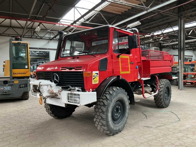 Mercedes benz Unimog 425F Brandweerwagen