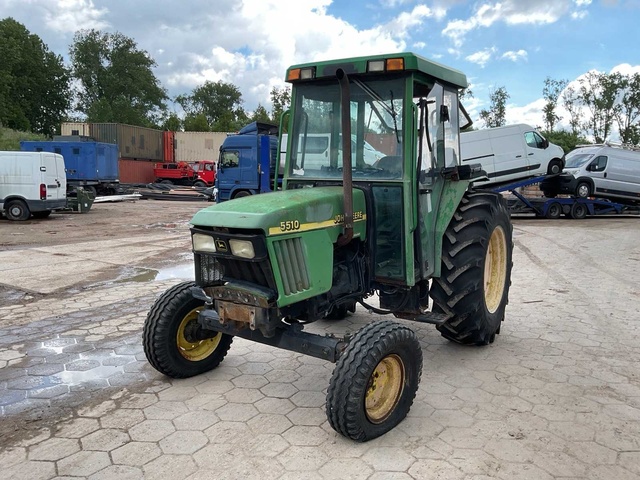 2000 John Deere 5510 tractor