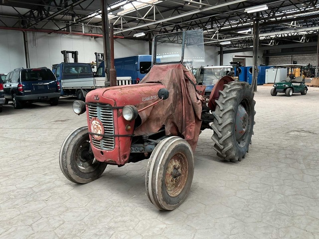 Massey Ferguson - MF35 - Vintage Tractor - 1960