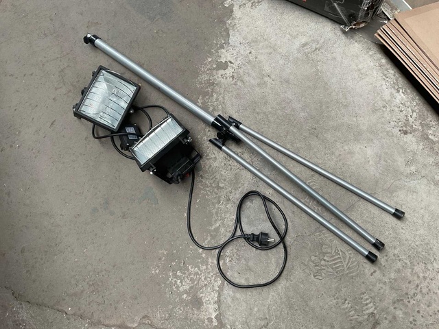 Portable electrical hand light