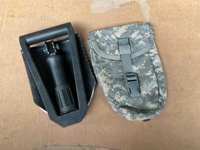 Entrencing tool in pouch UCP (2x)