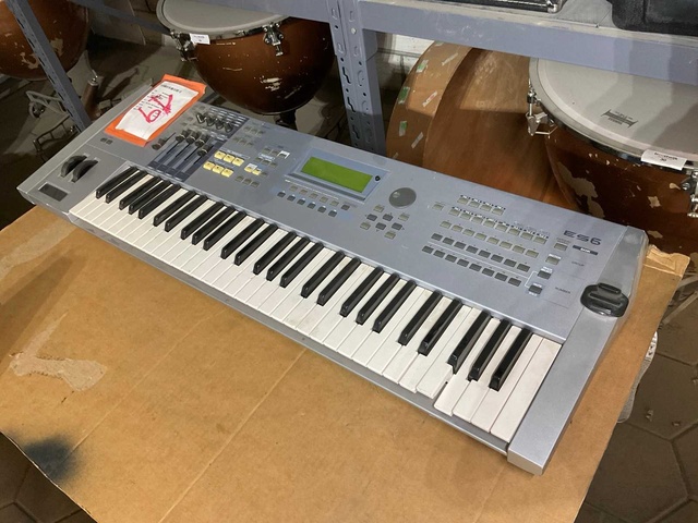 TEST · Yamaha Motif  ES6 Synthesizer keyboard