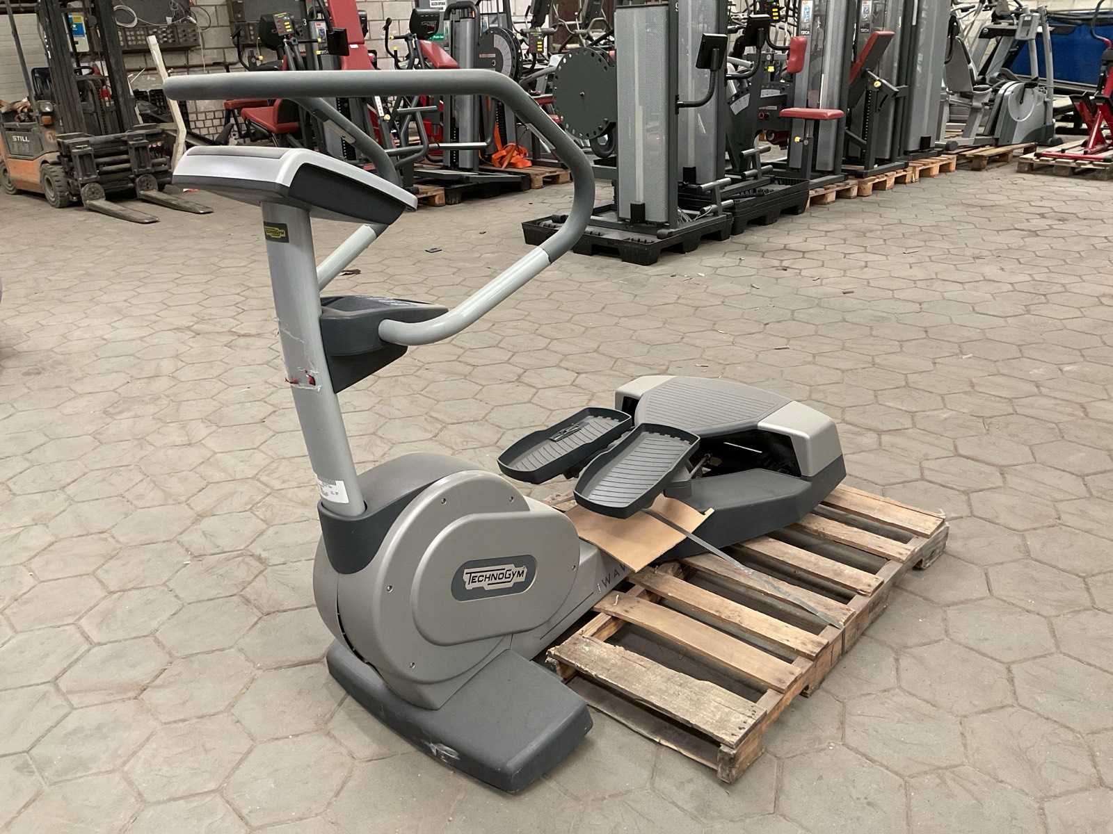 TechnoGym Wave Cardio Wave Crosstrainer