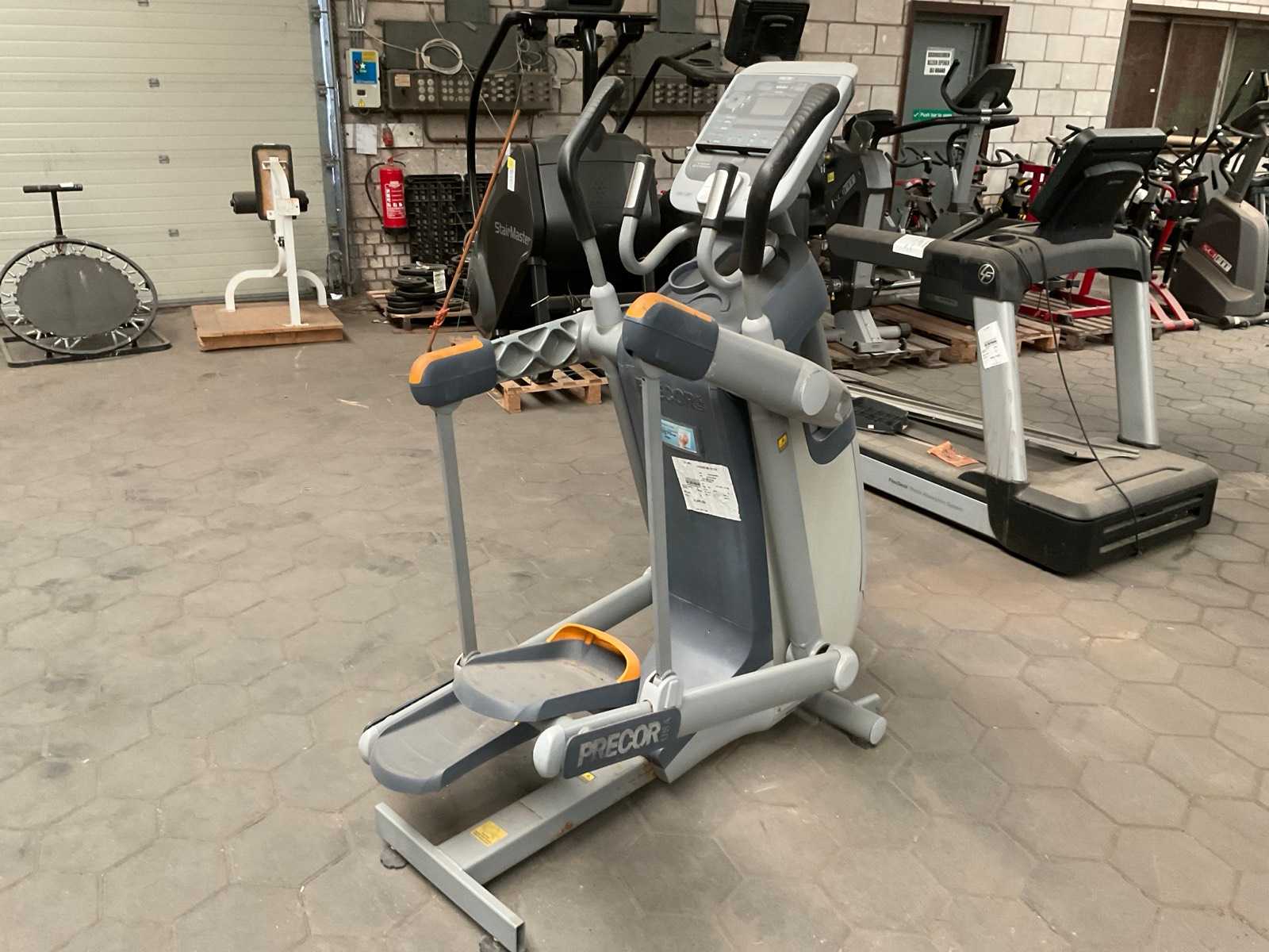 Precor 100i Crosstrainer